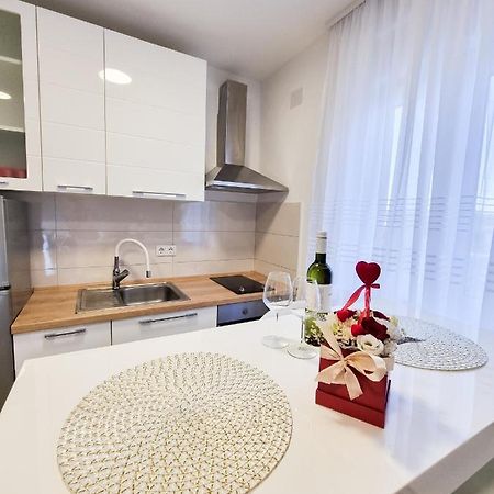 Apartment Ane 2 Tisno Esterno foto