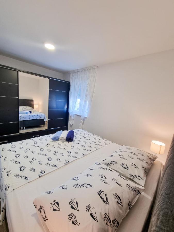Apartment Ane 2 Tisno Esterno foto
